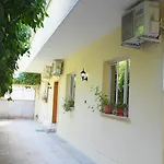 Hotel Haxhiu 2*
