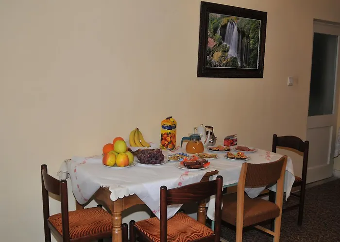 Haxhiu 2* Τίρανα